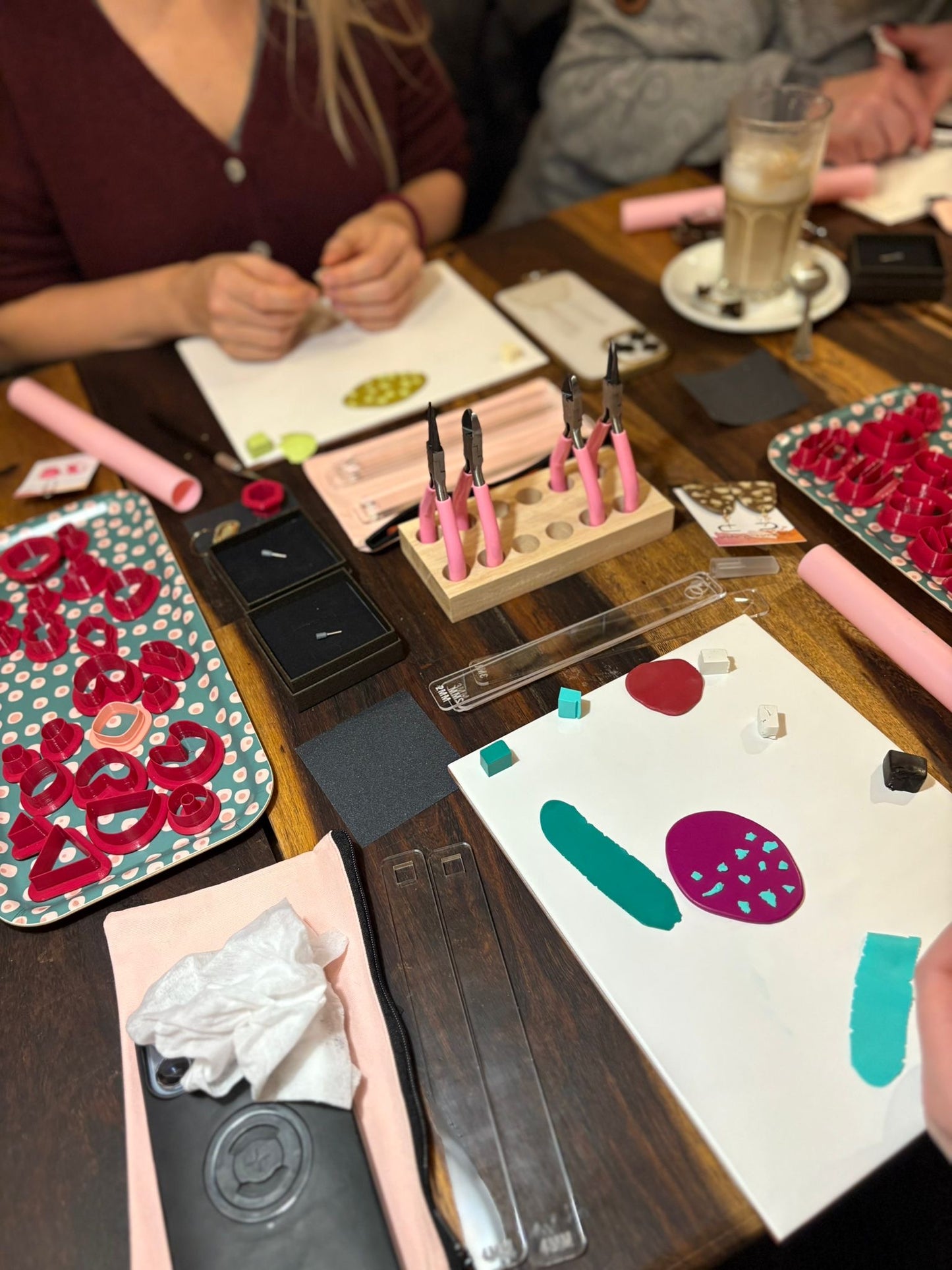 DIY Workshop in Bonn: Schmuck aus Polymerton gestalten