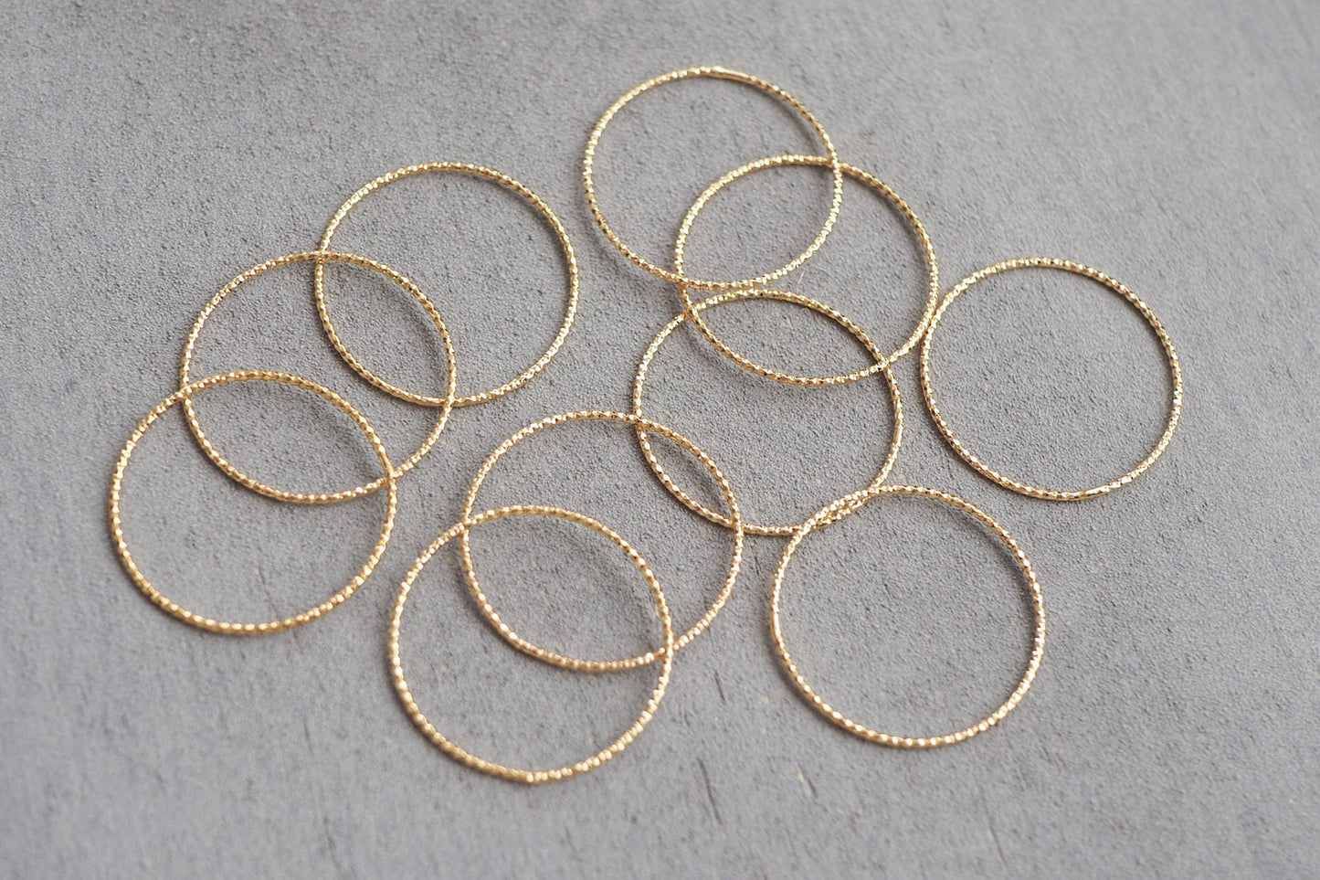 10 gedrehte glitzernde Ringe, 18 Karat echt vergoldet, 12mm, 18mm oder 30mm, kreisförmige Verbinder Anhänger aus Messing, Schmuckzubehör