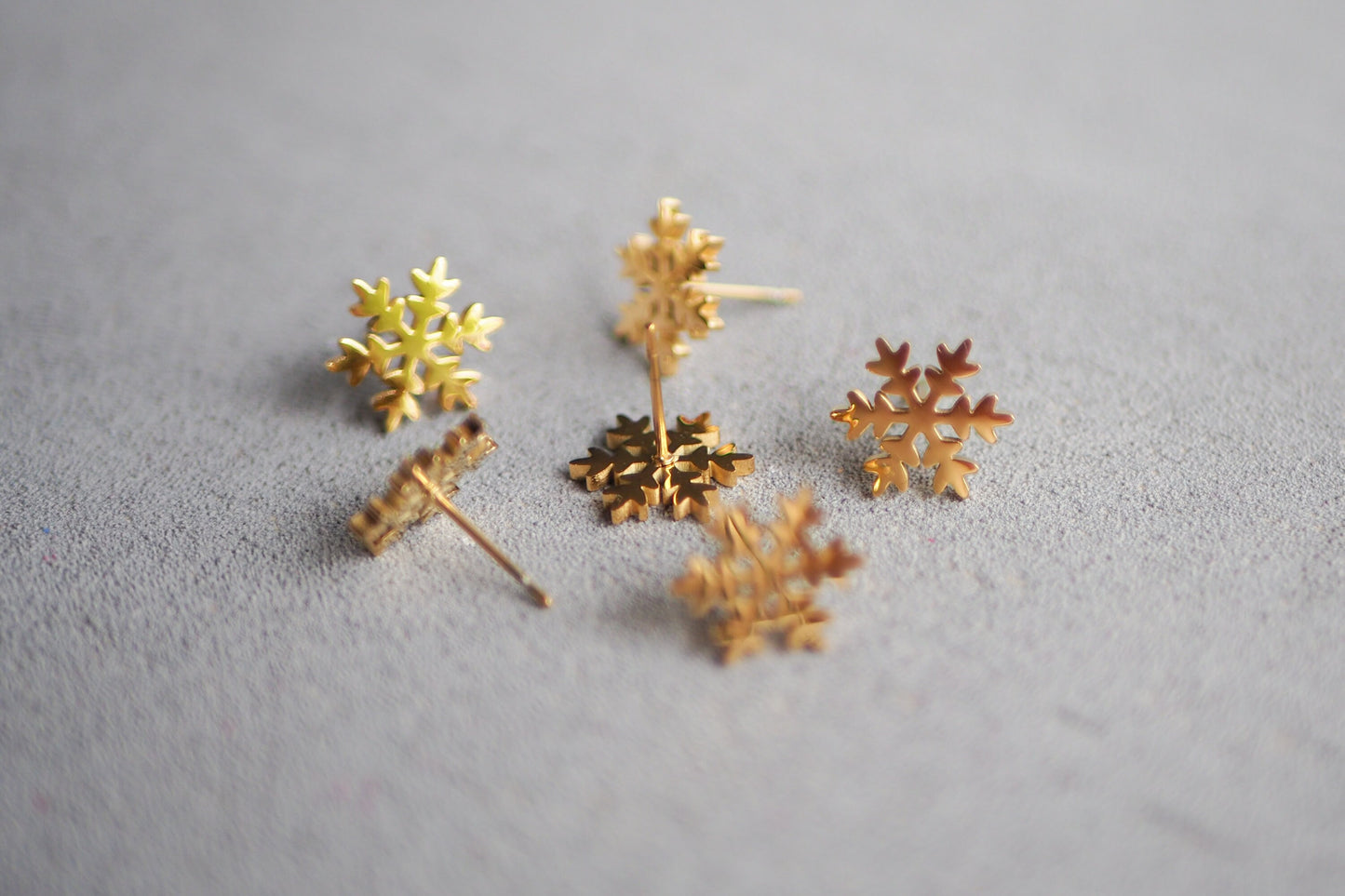 3 Paar Schneeflocken Ohrstecker aus Edelstahl hypoallergen 12mm, Gold Silber Roségold, Schnee Winter Eisblume Weihnachten, Schmuckzubehör