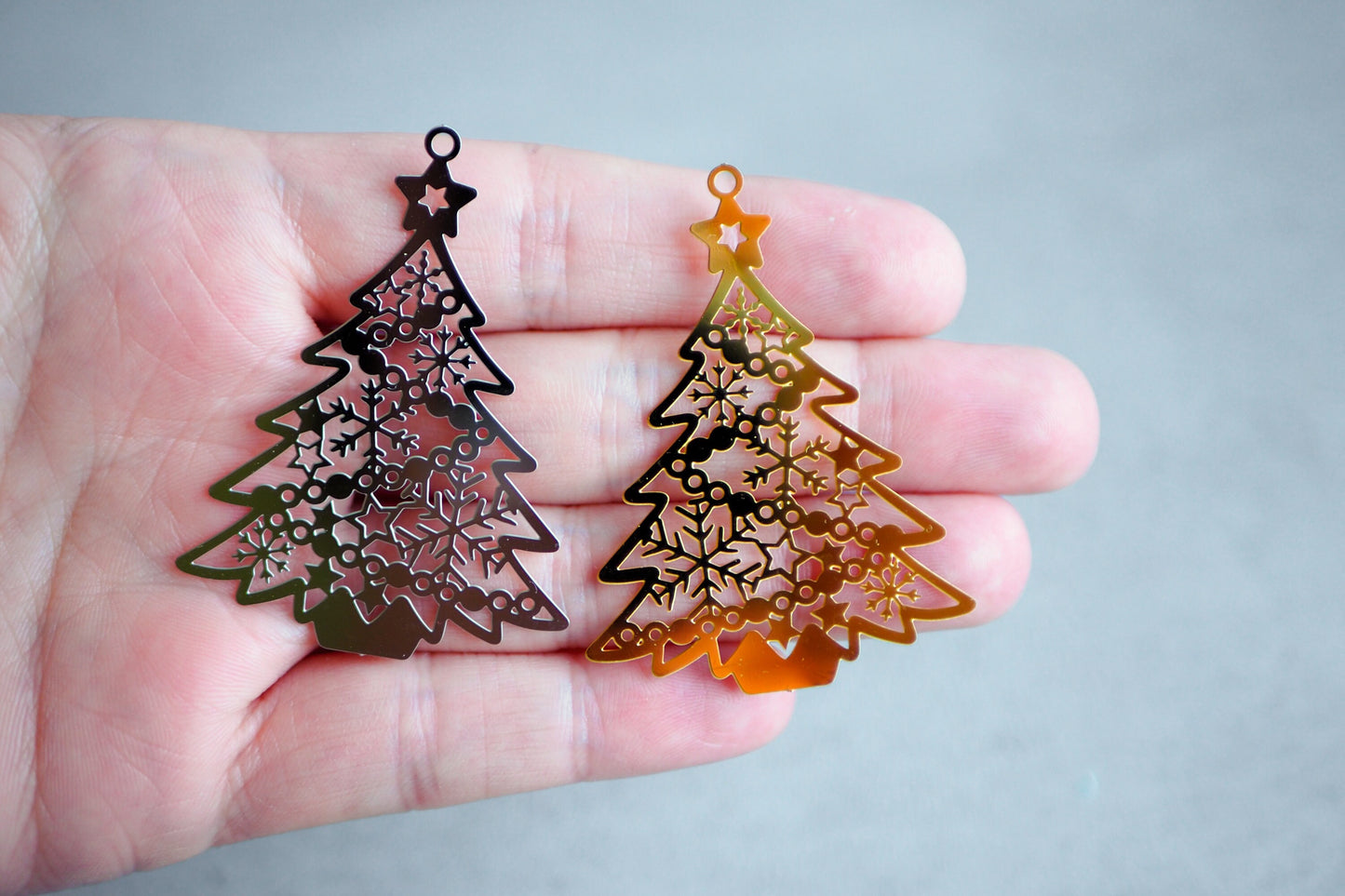 10x Tannenbaum Anhänger aus Edelstahl, 55mm in Gold oder Silber, Schneeflocken Winter Weihnachten, Schmuckzubehör, 18 Karat echt vergoldet