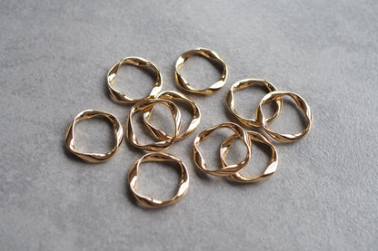 10 gedrehte Ringe 16mm / 20mm / 33mm groß, 3mm breit, 18 Karat echt vergoldet, ringförmige Verbinder / Anhänger aus Messing, Schmuckzubehör